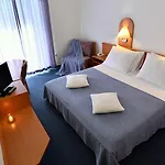 Alkar - Family Friendly With Pool In Sinj, Dalmatia Hotel 3*