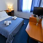 Alkar - Family Friendly With Pool In Sinj, Dalmatia