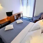 Hotel Alkar - Family Friendly With Pool In Sinj, Dalmatia 3*