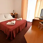 Alkar - Family Friendly With Pool In Sinj, Dalmatia Hotel