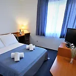 Alkar - Family Friendly With Pool In Sinj, Dalmatia 3* Sinj