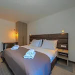 Alkar - Family Friendly With Pool In Sinj, Dalmatia 酒店 3*