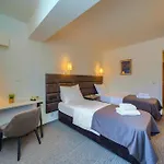Alkar - Family Friendly With Pool In Sinj, Dalmatia 酒店 3*