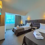 Alkar - Family Friendly With Pool In Sinj, Dalmatia 锡尼