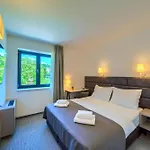Alkar - Family Friendly With Pool In Sinj, Dalmatia 3* 锡尼