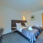 酒店 Alkar - Family Friendly With Pool In Sinj, Dalmatia 锡尼