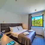 Alkar - Family Friendly With Pool In Sinj, Dalmatia 3* 锡尼