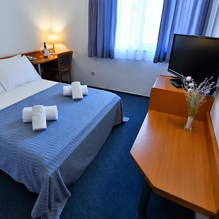 Alkar - Family Friendly With Pool In Sinj, Dalmatia