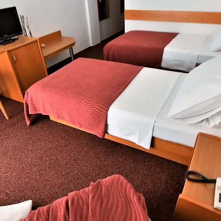 Alkar - Family Friendly With Pool In Sinj, Dalmatia Hotel 3*