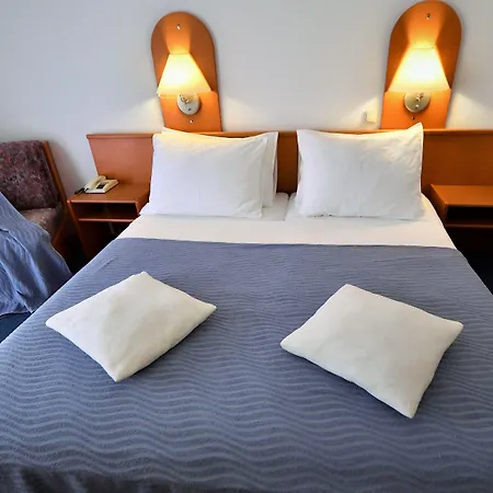 Alkar - Family Friendly With Pool In Sinj, Dalmatia 3*