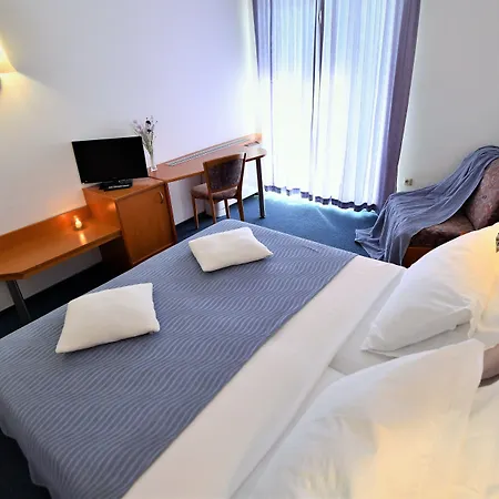 Hotel Alkar - Family Friendly With Pool In Sinj, Dalmatia 3*