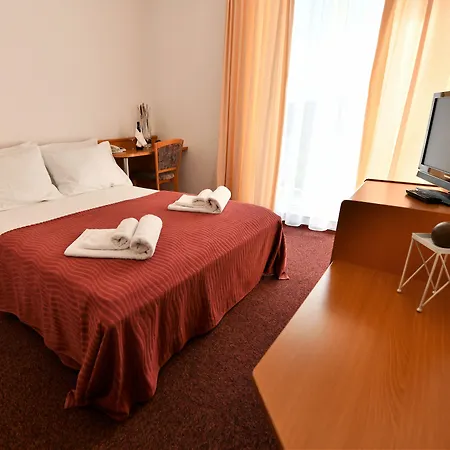 Alkar - Family Friendly With Pool In Sinj, Dalmatia Hotel