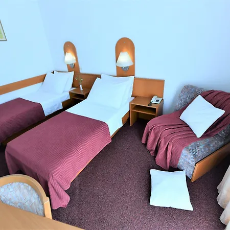 Hotel Alkar - Family Friendly With Pool In Sinj, Dalmatia Sinj