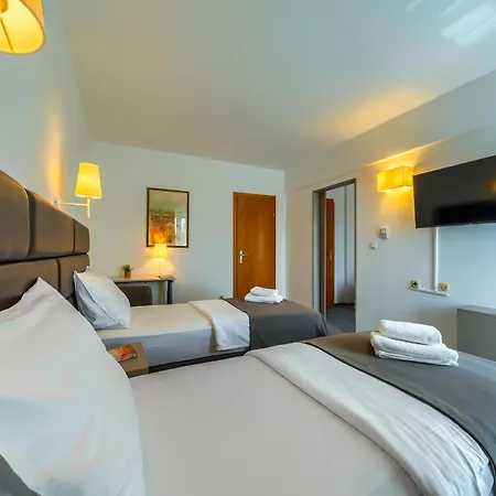 Alkar - Family Friendly With Pool In Sinj, Dalmatia Hotel
