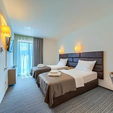Hotel Alkar - Family Friendly With Pool In Sinj, Dalmatia