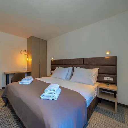 Alkar - Family Friendly With Pool In Sinj, Dalmatia Hotel 3*