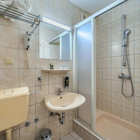 Alkar - Family Friendly With Pool In Sinj, Dalmatia Sinj