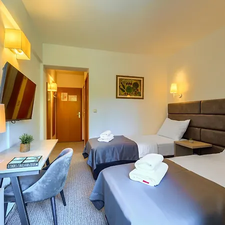 Alkar - Family Friendly With Pool In Sinj, Dalmatia