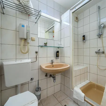 Alkar - Family Friendly With Pool In Sinj, Dalmatia 3*