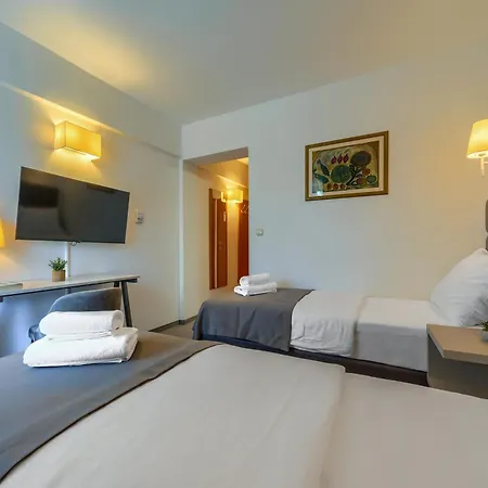 Alkar - Family Friendly With Pool In Sinj, Dalmatia Hotel 3*