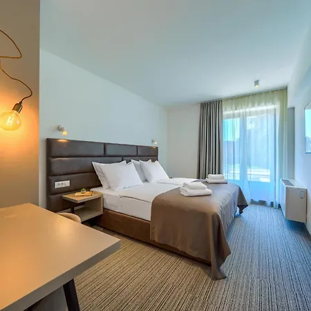 Hotel Alkar - Family Friendly With Pool In Sinj, Dalmatia Sinj