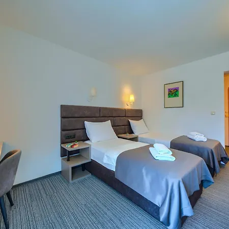Hotel Alkar - Family Friendly With Pool In Sinj, Dalmatia Sinj