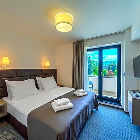 Hotel Alkar - Family Friendly With Pool In Sinj, Dalmatia 3*