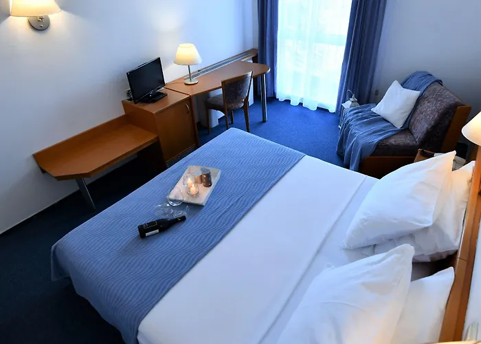 Hotel Alkar - Family Friendly With Pool In Sinj, Dalmatia