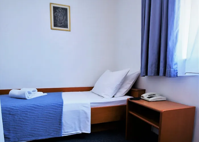 Hotel Alkar - Family Friendly With Pool In Sinj, Dalmatia 3*