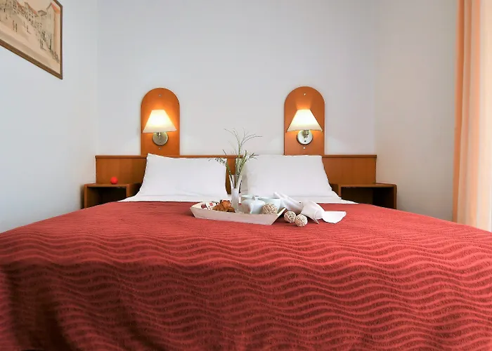 Hotel Alkar - Family Friendly With Pool In Sinj, Dalmatia 3*