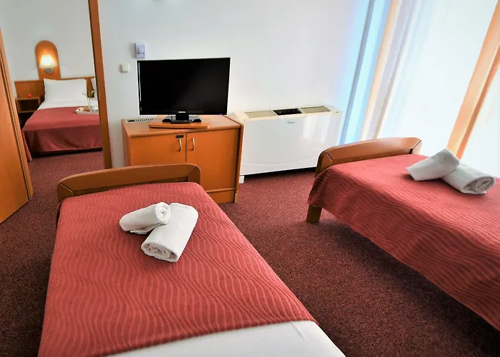 Hotel Alkar - Family Friendly With Pool In Sinj, Dalmatia