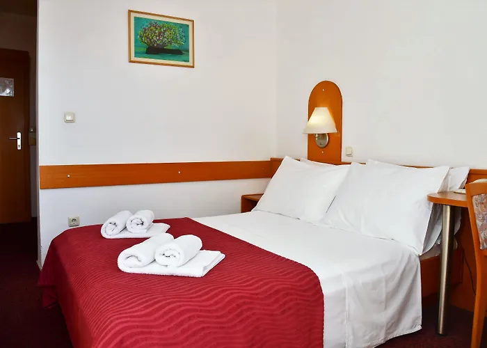 Hotel Alkar - Family Friendly With Pool In Sinj, Dalmatia 3*