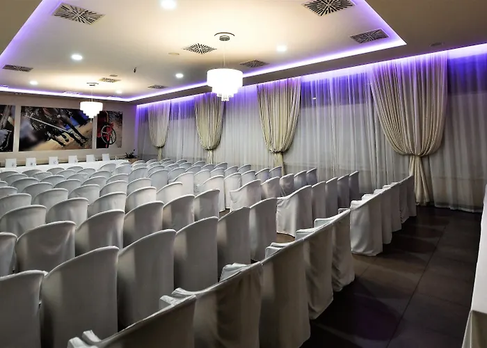 Hotel Alkar - Family Friendly With Pool In Sinj, Dalmatia